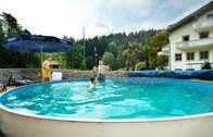 Unser Pool im Landgasthof zum Hirschenstein (Abkühlung an heißen Tagen finden Sie in unserem Swimmingpool vorm Landgasthof zum Hirschenstein in St. Englmar.)